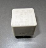 60-Vauxhall Astra Zafira Vectra Multi-Use 4 PIN White Relay 24438885 12V 30A 813 - Image 3