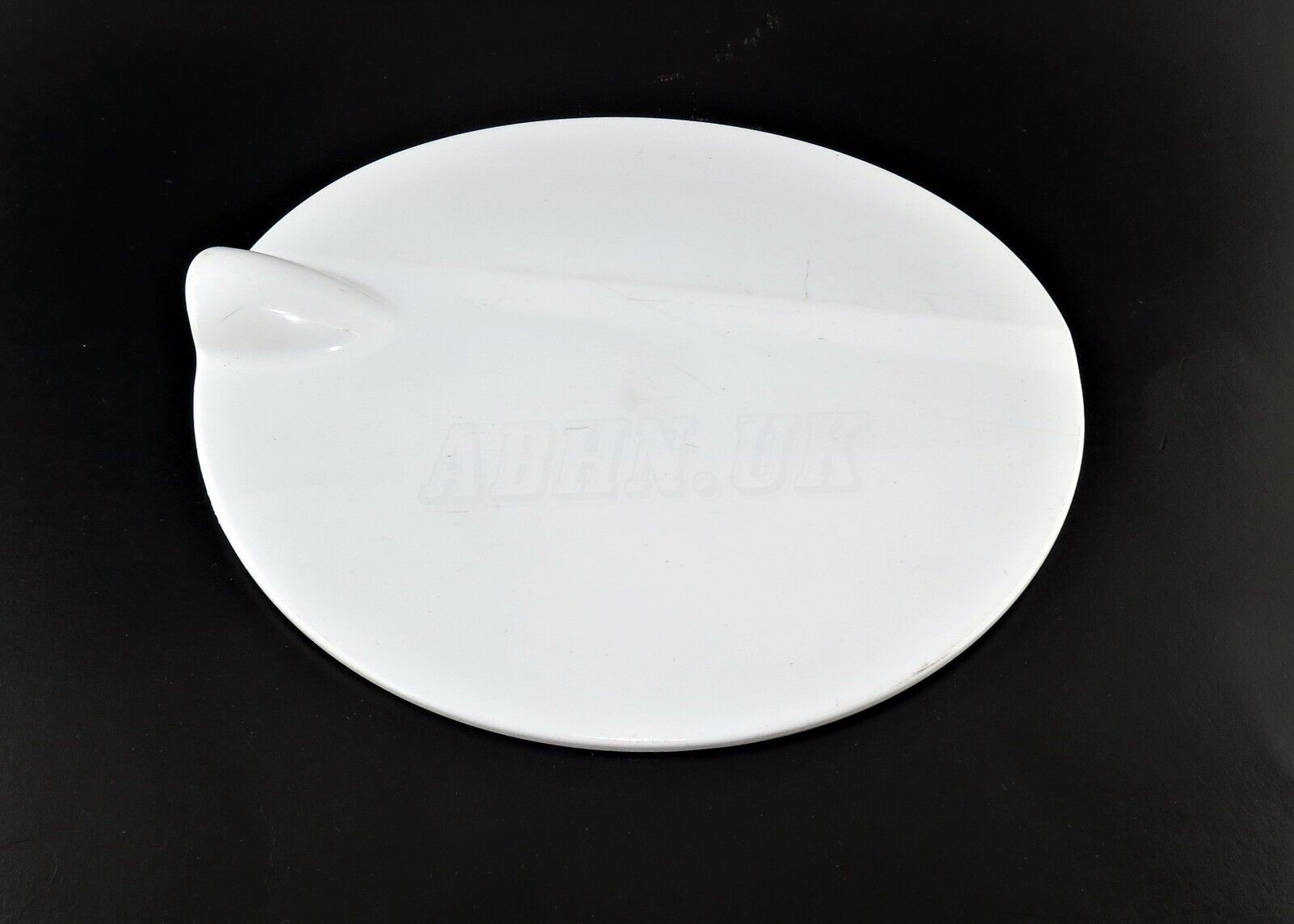 Ford Focus MK2 /08-12 Estate Fuel Flap Cover 8M51-F405A02-AA 4DR/WGN White Main Image Ford Focus MK2 /08-12 Estate Fuel Flap Cover 8M51-F405A02-AA 4DR/WGN White - Image 1