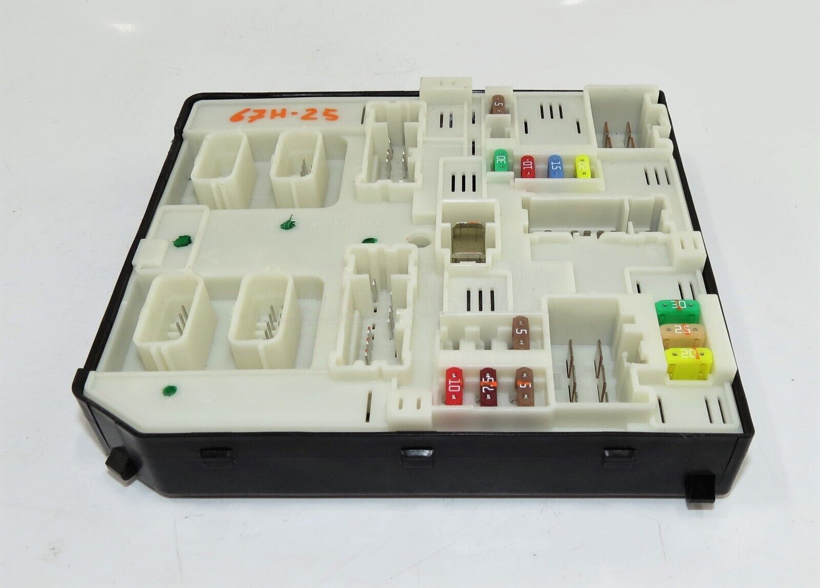 284B64474R Renault Master (2010-2018) USM 2010 L6 Main Fuse Box Controller Main Image 284B64474R Renault Master (2010-2018) USM 2010 L6 Main Fuse Box Controller - Image 1