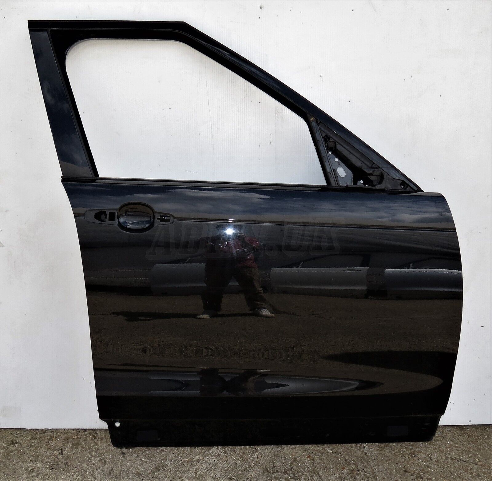Land Rover Discovery 5 L462 Right Hand O/S Side Bare Door Panel Santorini Black* Main Image Land Rover Discovery 5 L462 Right Hand O/S Side Bare Door Panel Santorini Black* - Image 1