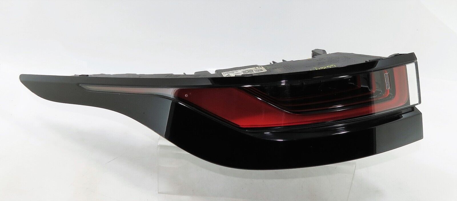 K8D2-13405-CE Range Rover Evoque L551 18-23 Left Rear Outer Tailgate LED Light 4 Main Image K8D2-13405-CE Range Rover Evoque L551 18-23 Left Rear Outer Tailgate LED Light 4 - Image 1