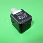 Toyota Avensis Corolla RV4 Black Relay Denso 90987-04006 156700-1580 5-PIN