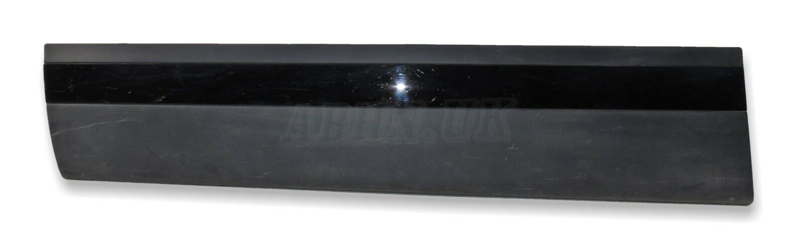 Range Rover Velar Front Left Side Door Cladding Grained Lower Mould Trim Grained Main Image Range Rover Velar Front Left Side Door Cladding Grained Lower Mould Trim Grained - Image 1