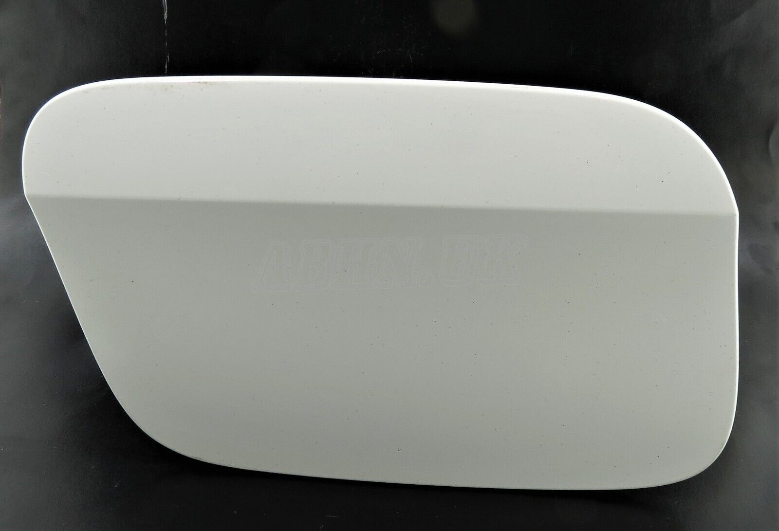 Vauxhall Opel Insignia B Z18 (2018-2024) Fuel Flap Cover in White 39117314 E2xx Main Image Vauxhall Opel Insignia B Z18 (2018-2024) Fuel Flap Cover in White 39117314 E2xx - Image 1