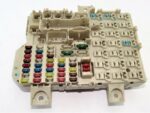 MR979367 Mitsubishi Colt 02-04 Genuine Relay And Fuse Box Unit - Image 2
