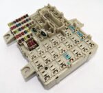 MR979367 Mitsubishi Colt 02-04 Genuine Relay And Fuse Box Unit - Image 3
