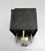 Audi VW Seat Skoda Black-100 Contact Close Relay 95VW10K705CA/ 7M0951253A - Image 3