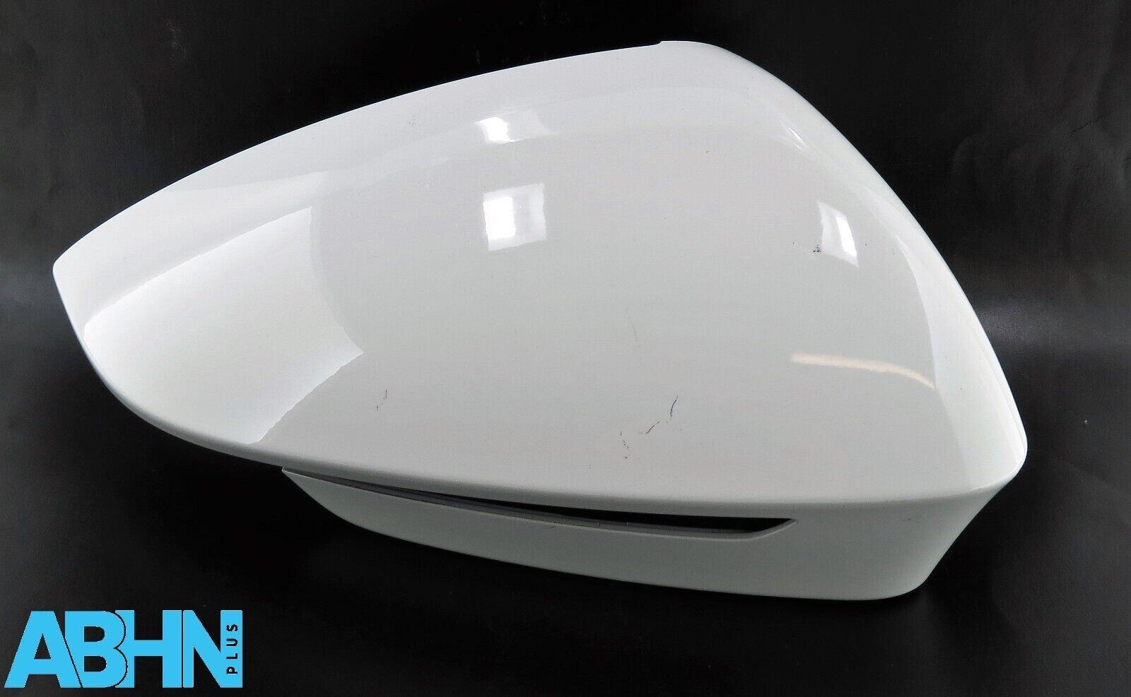 11B.857.538 VW ID.4 ID.5 Genuine Right Side Wing Mirror Cap Cover Gloss White 9 Main Image 11B.857.538 VW ID.4 ID.5 Genuine Right Side Wing Mirror Cap Cover Gloss White 9 - Image 1