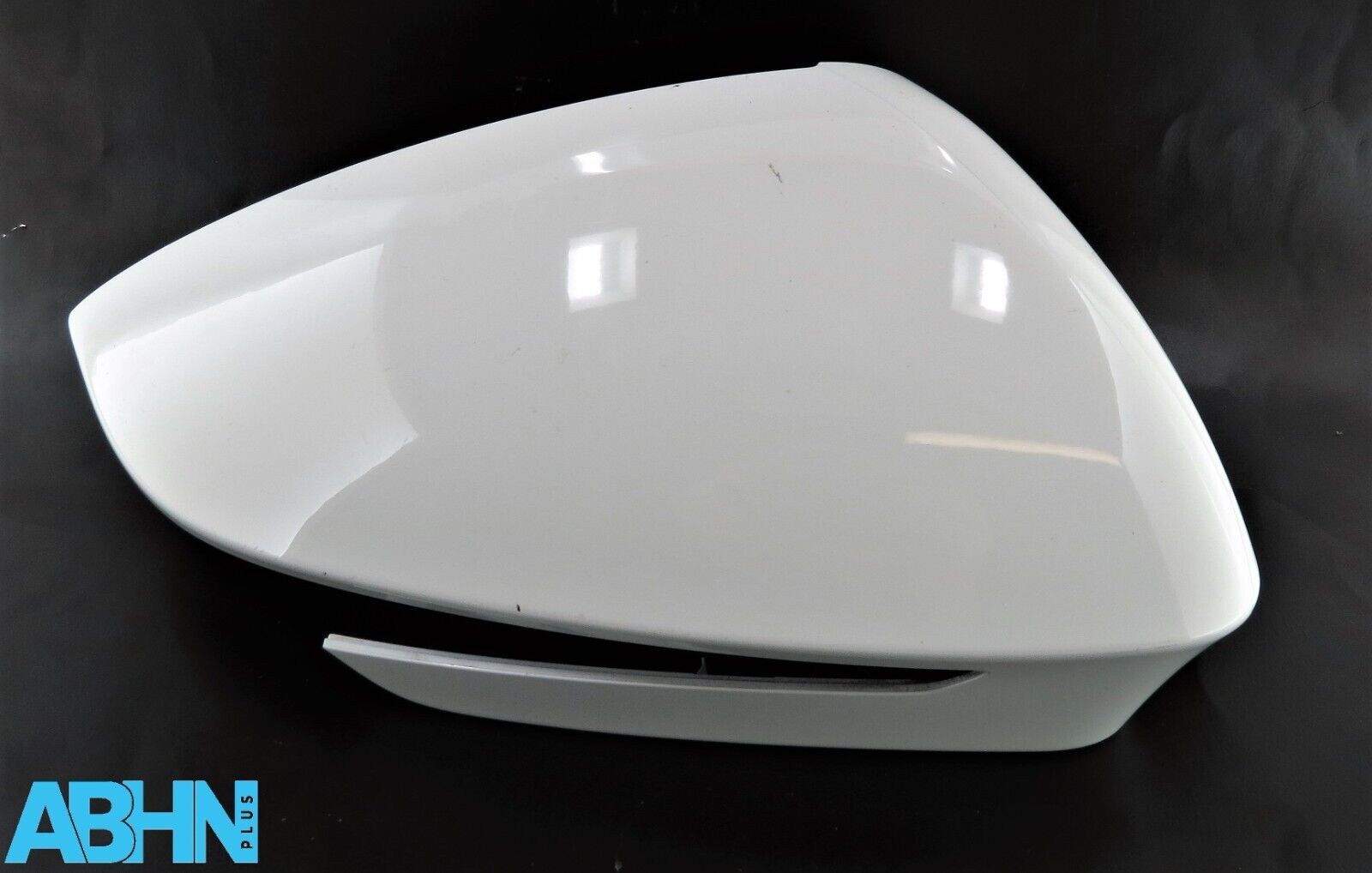 11B.857.538 VW ID.4 ID.5 Genuine Right Side Wing Mirror Cap Cover Gloss White 7 Main Image 11B.857.538 VW ID.4 ID.5 Genuine Right Side Wing Mirror Cap Cover Gloss White 7 - Image 1