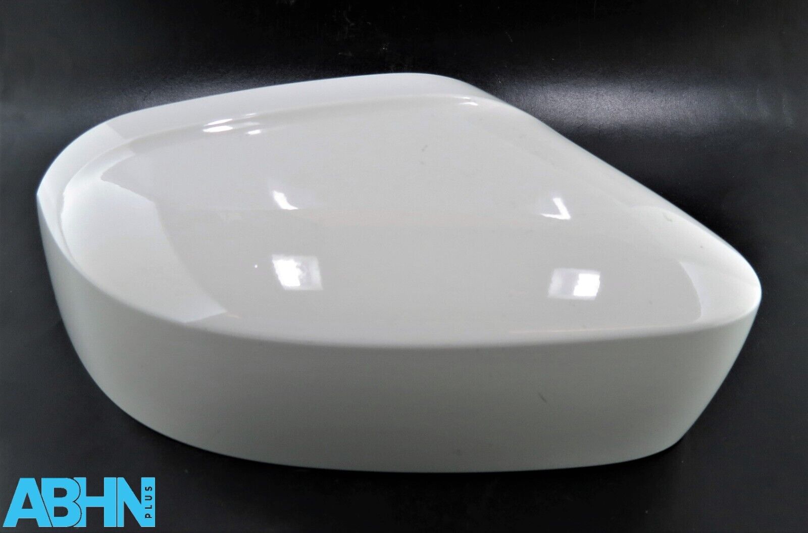 2K5857528B VW Caddy 4 Genuine Right RH Side Wing Mirror Cover Candy White B9A* Main Image 2K5857528B VW Caddy 4 Genuine Right RH Side Wing Mirror Cover Candy White B9A* - Image 1