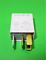 Toyota Avensis Corolla RV4 Yaris Silver Relay Bosch 0332011001/ 90080-87019 - Image 3