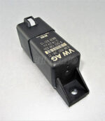Skoda VW Diesel 9-Pin Glow Plugs Relay VW AG 038907281D 0522120504 BEB 32/10