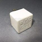 Vauxhall Astra Zafira Vectra 4 PIN White Headlamp Washer Relay GM 24438885