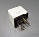 Vauxhall Astra Zafira Vectra 4 PIN White Headlamp Washer Relay GM 24438885 - Image 2