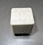 Vauxhall Astra Zafira Vectra 4 PIN White Headlamp Washer Relay GM 24438885 - Image 3