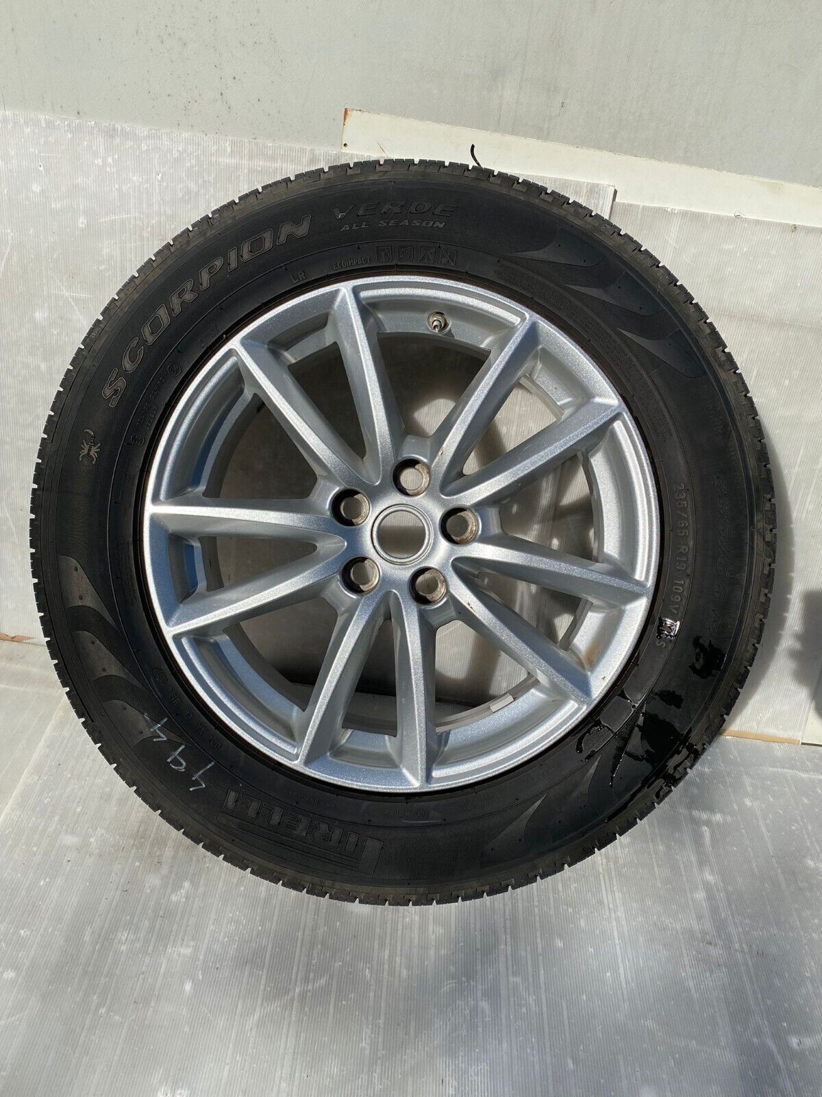Range Rover Sport L494 Genuine Alloy Wheel & Pirelli Tyre 235/65 R19 Inch 7.8mm Main Image Range Rover Sport L494 Genuine Alloy Wheel & Pirelli Tyre 235/65 R19 Inch 7.8mm - Image 1