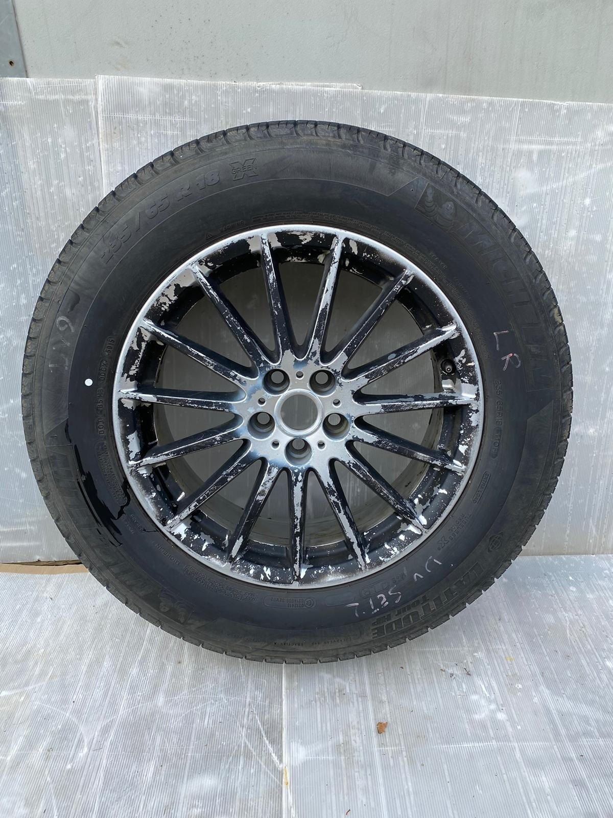 Jaguar I F Pace Genuine Alloy Wheel & Michelin Tyre 235/65 18" Inch HK831007AA** Main Image Jaguar I F Pace Genuine Alloy Wheel & Michelin Tyre 235/65 18" Inch HK831007AA** - Image 1