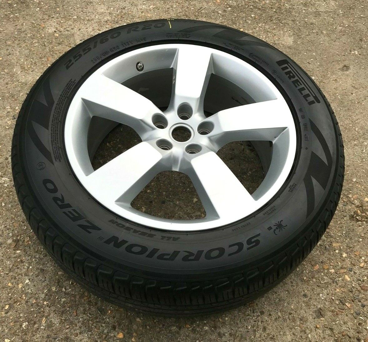 Land Rover Defender 1x 255/60 R20 Inch OEM Alloy Wheel Pirelli Scorpion Zero A/S Main Image Land Rover Defender 1x 255/60 R20 Inch OEM Alloy Wheel Pirelli Scorpion Zero A/S - Image 1