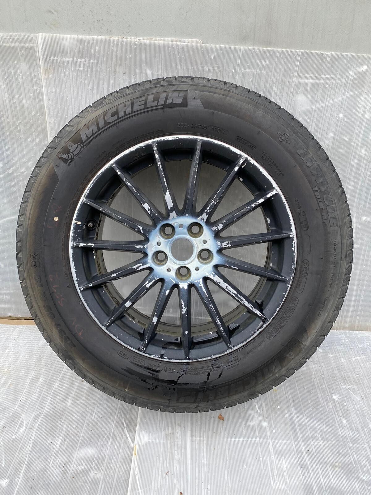 Jaguar I F Pace Genuine Alloy Wheel & Michelin Tyre 235/65 18 Inch HK831007AA** Main Image Jaguar I F Pace Genuine Alloy Wheel & Michelin Tyre 235/65 18 Inch HK831007AA** - Image 1