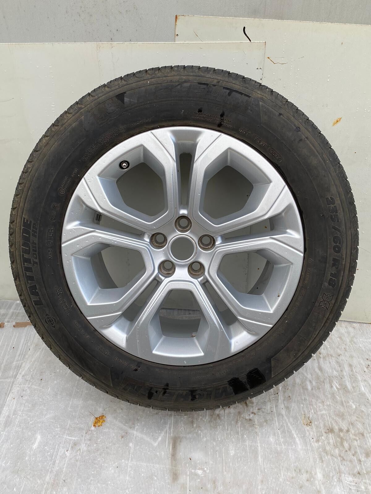 Range Rover Evoque Genuine Alloy Wheel & Michelin Latitude Tyre 235/60 18 Inch Main Image Range Rover Evoque Genuine Alloy Wheel & Michelin Latitude Tyre 235/60 18 Inch - Image 1