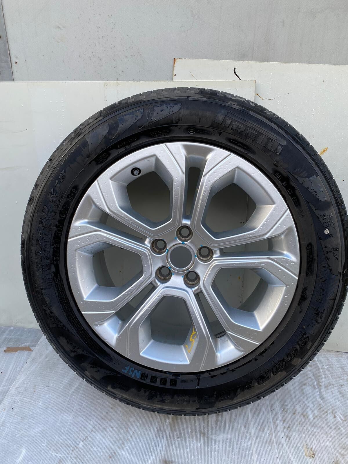 Range Rover Evoque Genuine Alloy Wheel & Pirelli Scorpion Tyre 235/60 18" Inch Main Image Range Rover Evoque Genuine Alloy Wheel & Pirelli Scorpion Tyre 235/60 18" Inch - Image 1