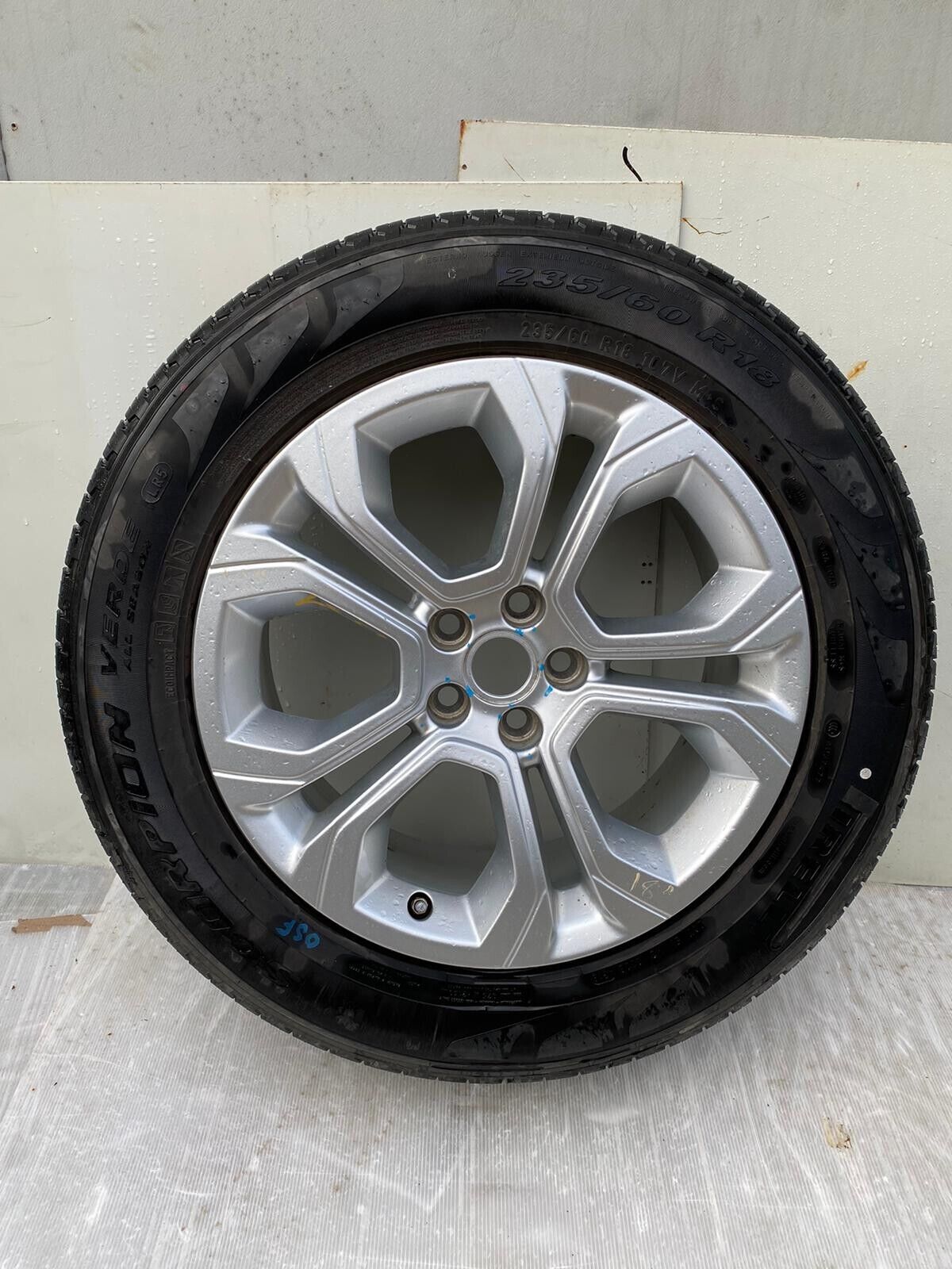 Range Rover Evoque Genuine Alloy Wheel & Pirelli Scorpion Tyre 235/60 18 Inch* Main Image Range Rover Evoque Genuine Alloy Wheel & Pirelli Scorpion Tyre 235/60 18 Inch* - Image 1