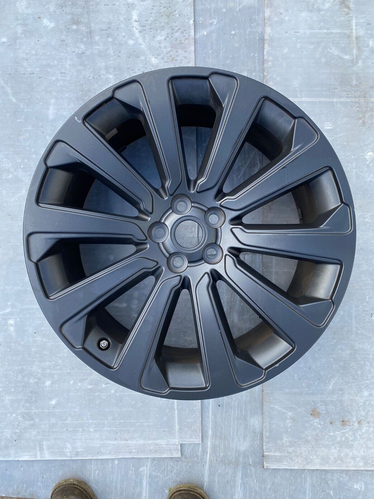 J8A21007EB Range Rover Velar 20 Inch Genuine Alloy Wheel Dark Grey TPMS Sensor Main Image J8A21007EB Range Rover Velar 20 Inch Genuine Alloy Wheel Dark Grey TPMS Sensor - Image 1