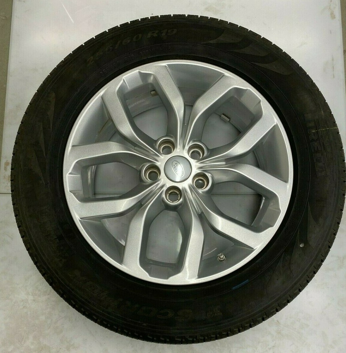 Land Discovery 5 Evoque 1x 255/ 60 R19" Style 5021 5 Split-Spoke Alloy Silver Main Image Land Discovery 5 Evoque 1x 255/ 60 R19" Style 5021 5 Split-Spoke Alloy Silver - Image 1