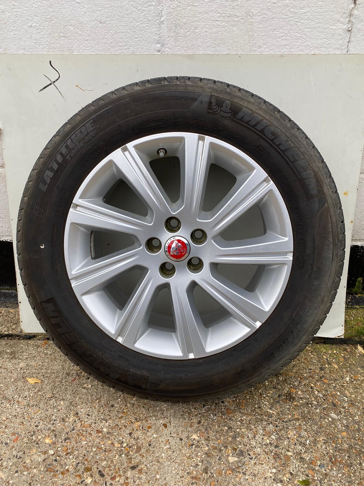 Jaguar E Pace X540 Genuine Alloy Wheel & Michelin Latitude Tyre 235/60 18 Inch * Main Image Jaguar E Pace X540 Genuine Alloy Wheel & Michelin Latitude Tyre 235/60 18 Inch * - Image 1