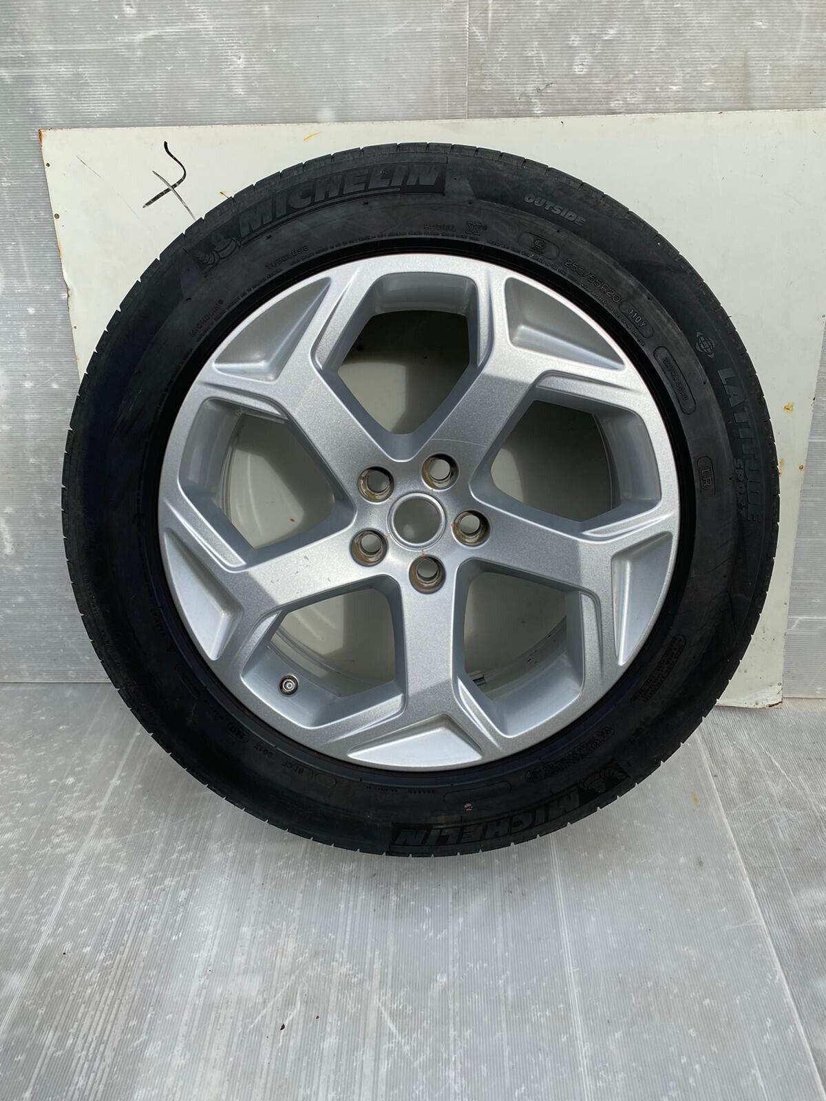 Range Rover Sport L494 Genuine Alloy Wheel & Michelin Tyre 255/55 R20 Inch 6.4* Main Image Range Rover Sport L494 Genuine Alloy Wheel & Michelin Tyre 255/55 R20 Inch 6.4* - Image 1
