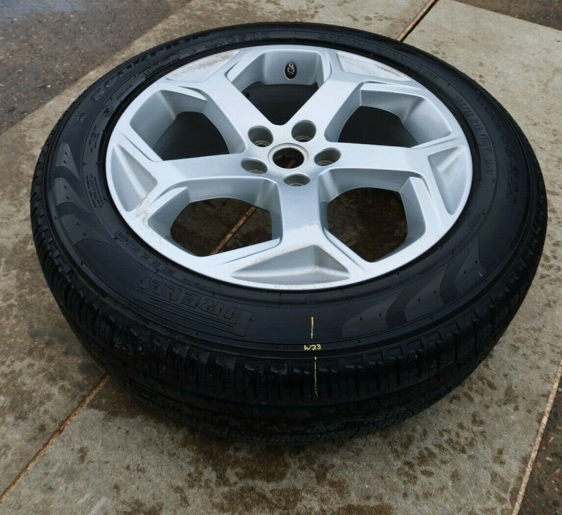 LR Range Rover Vogue 1x 255/55 R20 Inch Alloy Wheel Pirelli Scorpion Verde A/S Main Image LR Range Rover Vogue 1x 255/55 R20 Inch Alloy Wheel Pirelli Scorpion Verde A/S - Image 1