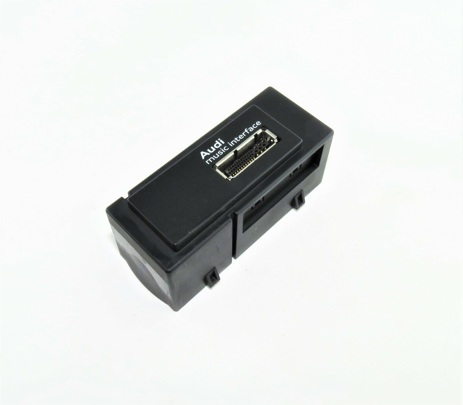 8V0035736 Audi A3 Genuine Music Interface AMI Socket Connection Main Image 8V0035736 Audi A3 Genuine Music Interface AMI Socket Connection - Image 1