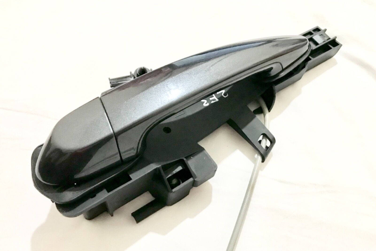 BMW 1 Series E87 Genuine Font Rear Passenger Side Exterior Door Handle Main Image BMW 1 Series E87 Genuine Font Rear Passenger Side Exterior Door Handle - Image 1